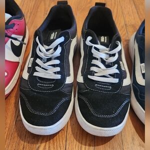 BIG SNEAKER  STORAGE BIN BUNDLE PACK 5 PAIRS.